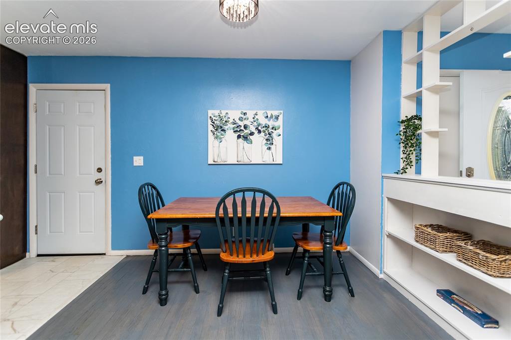 Image 11 of 49: Dining Area