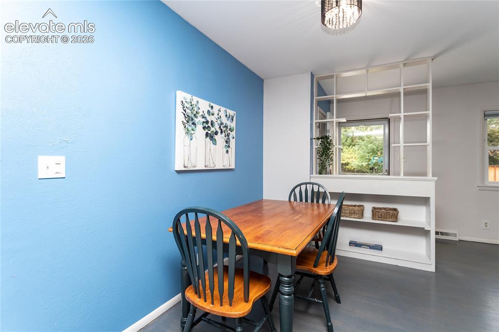 Image 13 of 49: Dining Area
