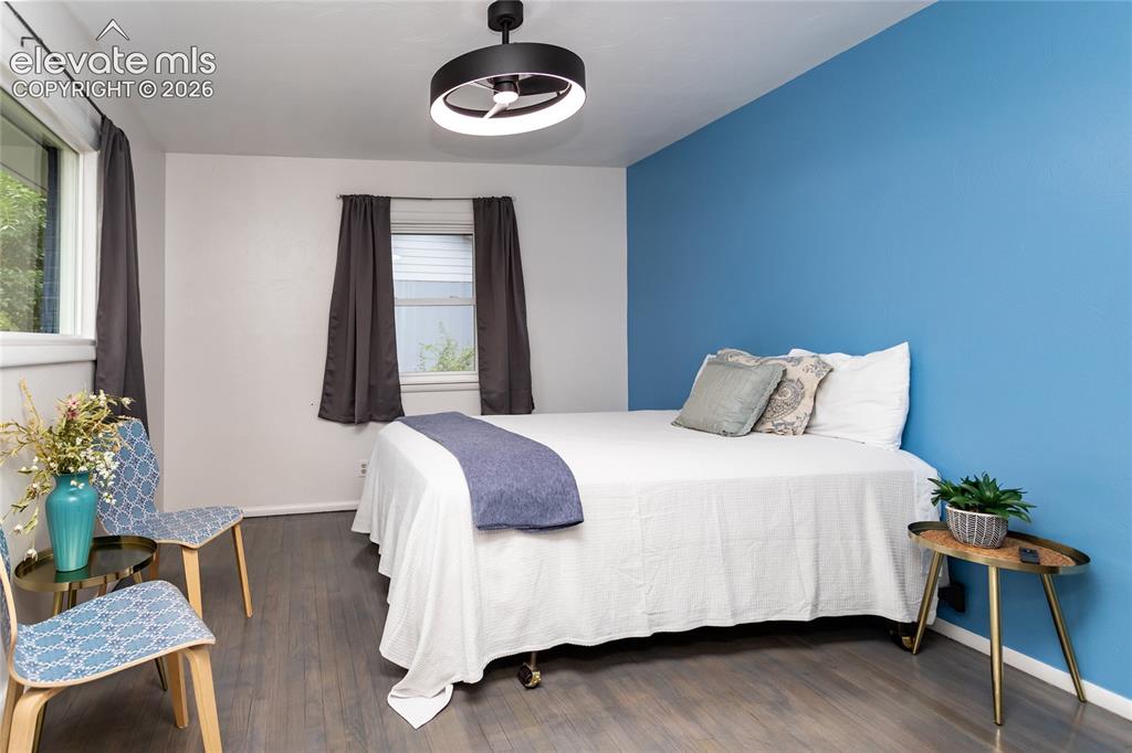 Image 18 of 49: Bedroom