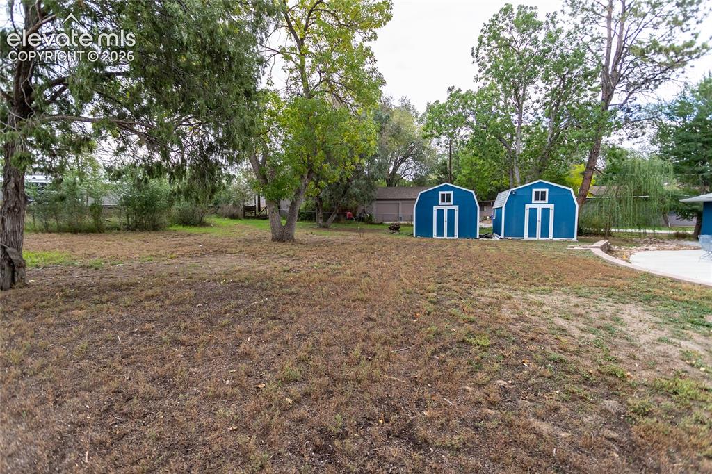 Image 36 of 49: Yard