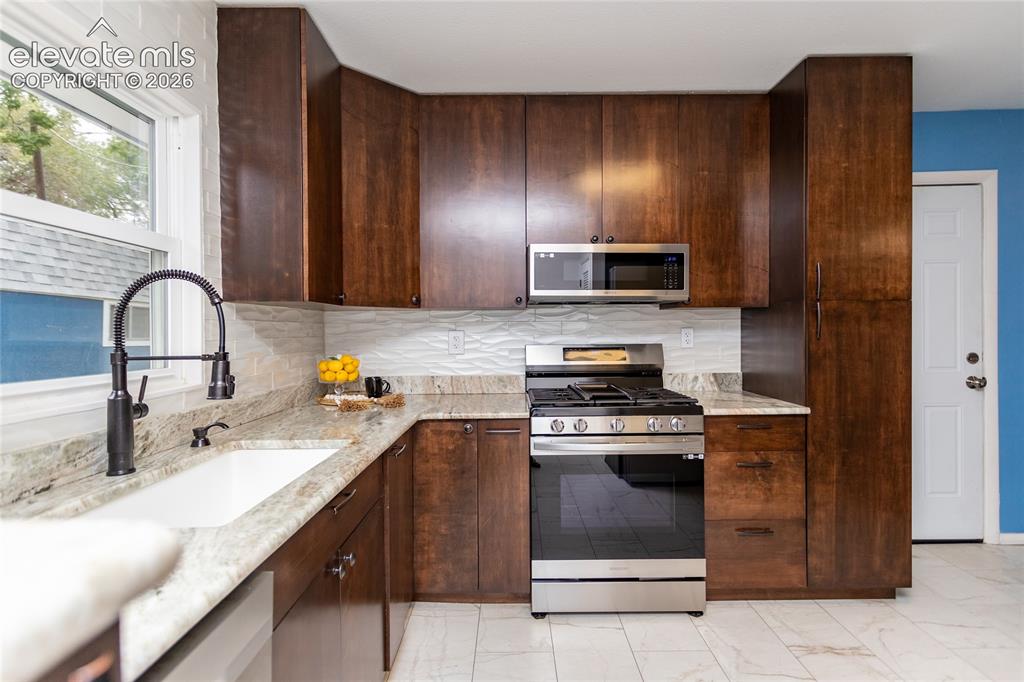 Image 4 of 49: Kitchen