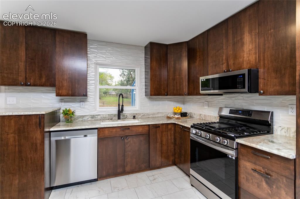 Image 6 of 49: Kitchen