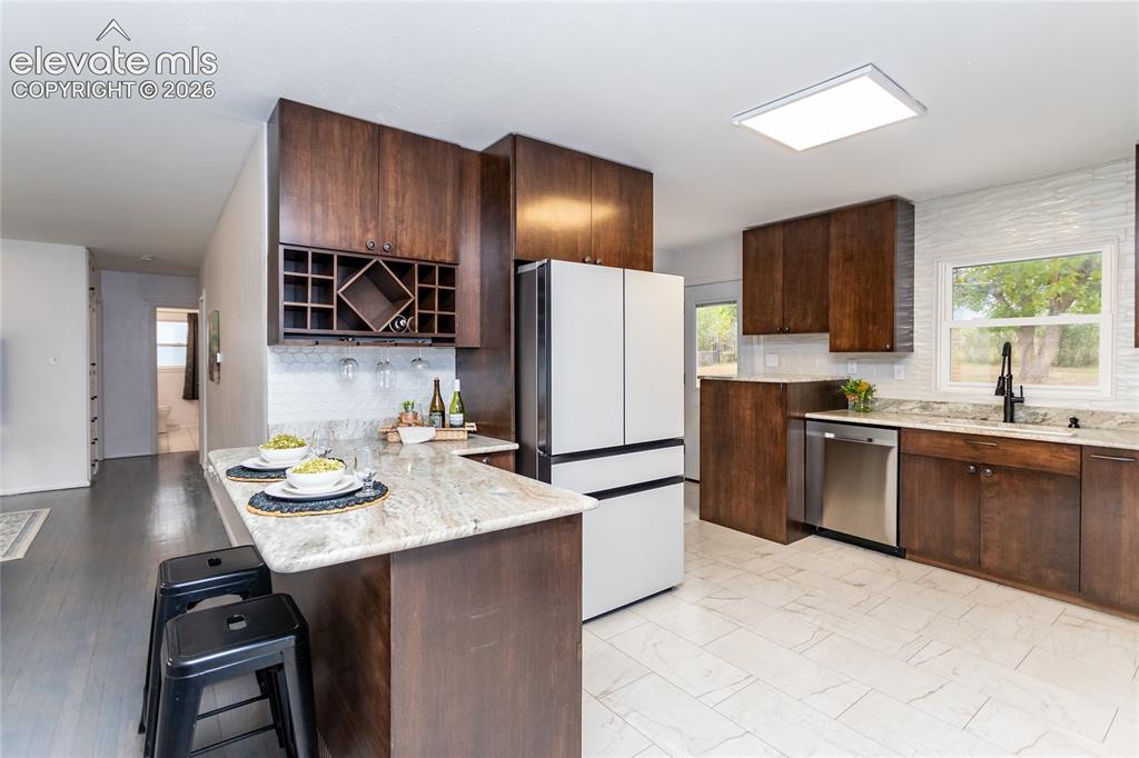 Image 7 of 49: Kitchen