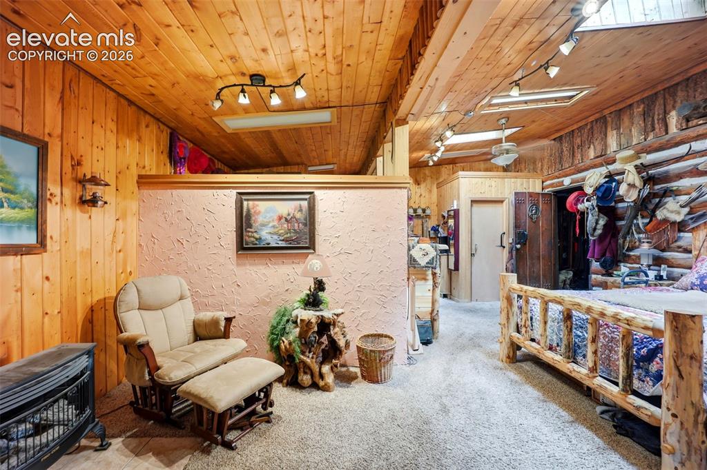Image 19 of 49: Bedroom