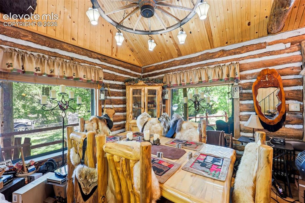 Image 7 of 49: Dining Area