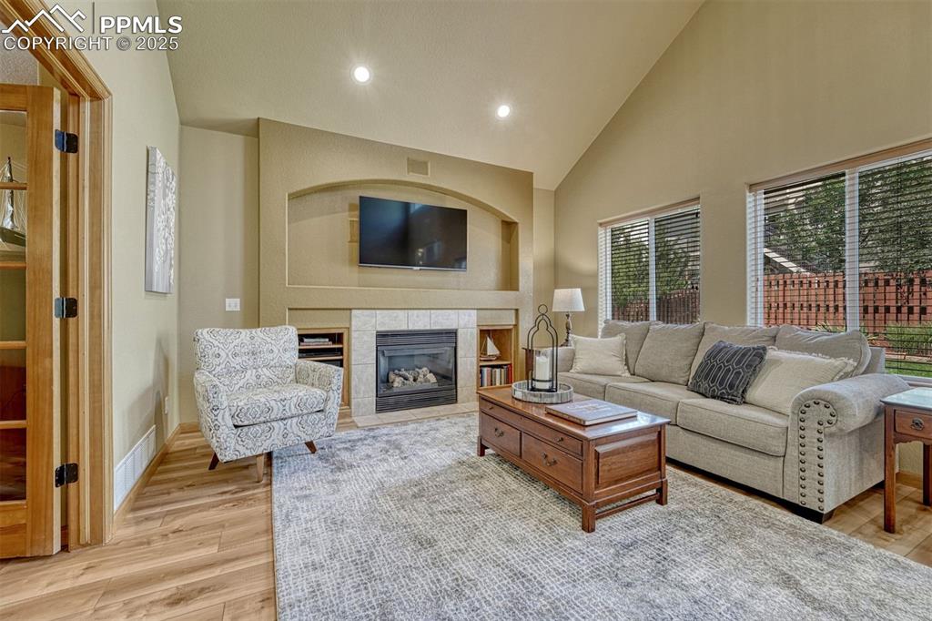 Image 16 of 36: Living Room