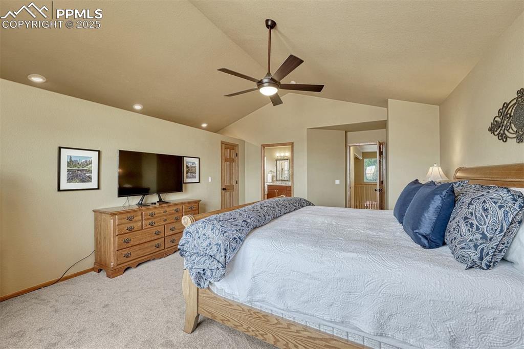 Image 22 of 36: Bedroom