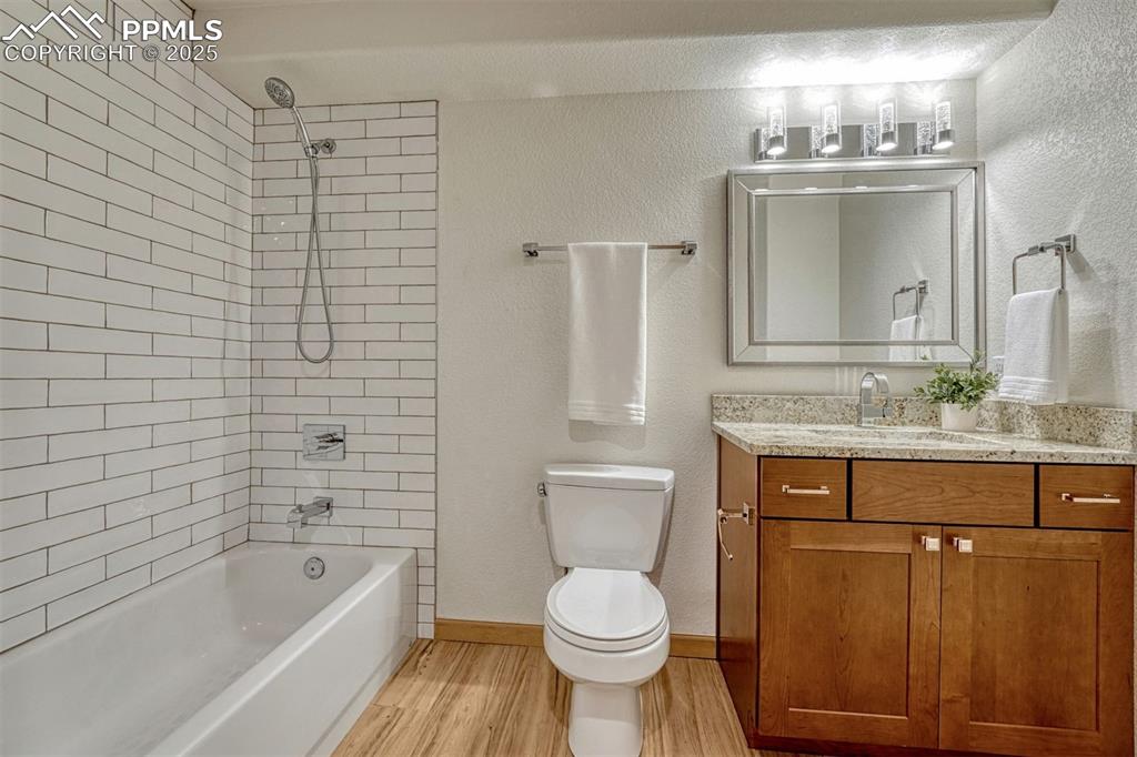 Image 30 of 36: Bathroom