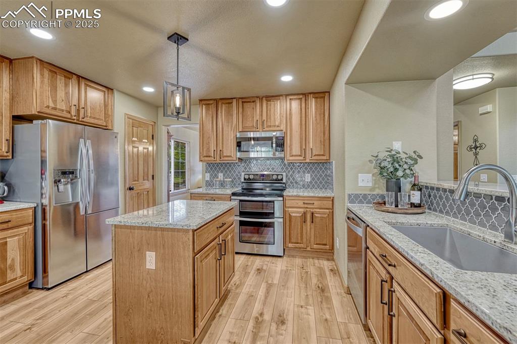 Image 9 of 36: Kitchen