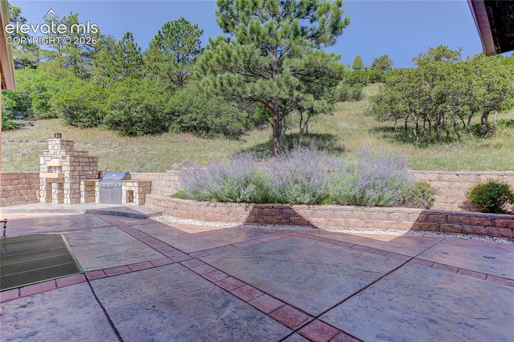 Image 16 of 50: Patio.