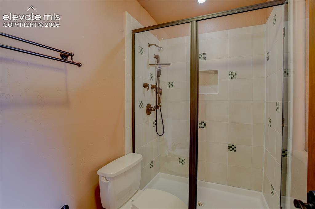 Image 44 of 50: Full bath connecting 4th and 5th bedrooms.