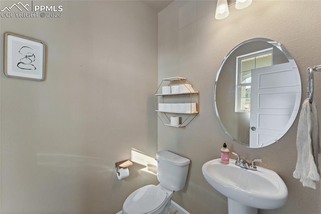 Image 28 of 34: Bathroom