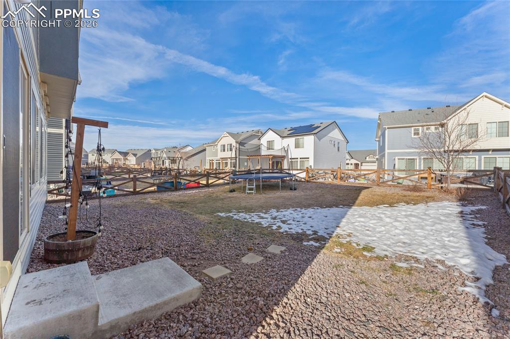 Image 29 of 34: Yard