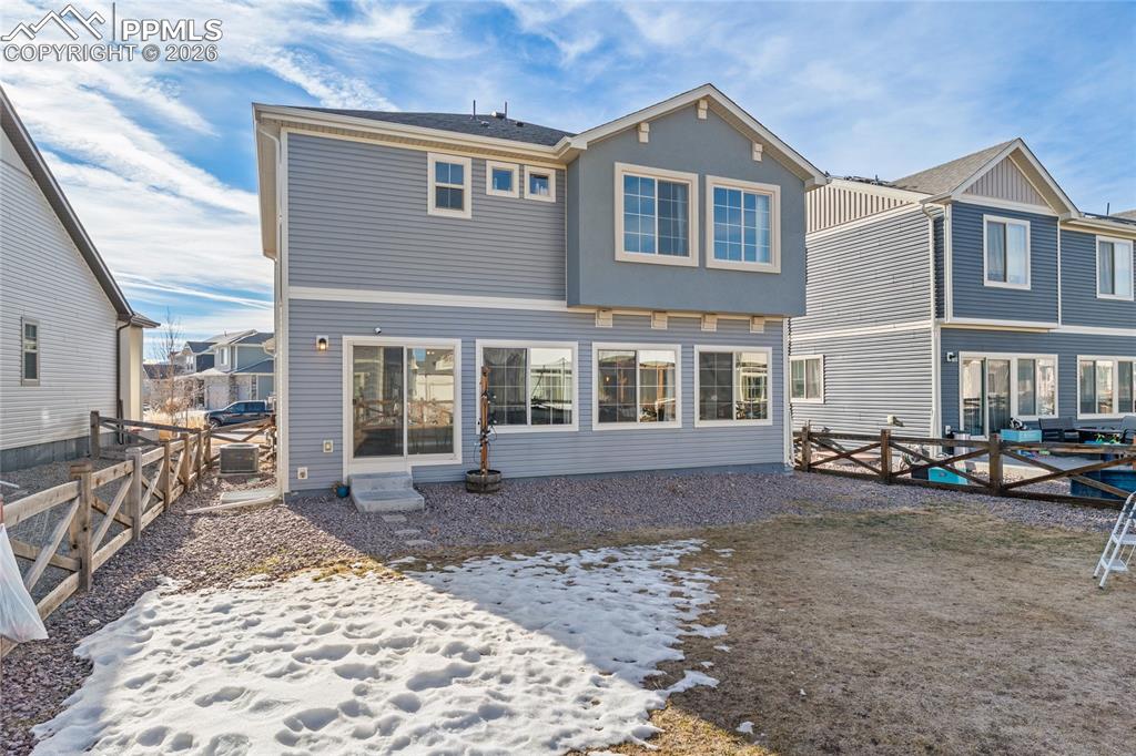 Image 30 of 34: Back of Structure