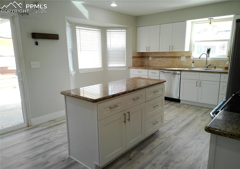 Image 12 of 50: Kitchen