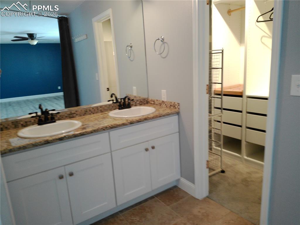 Image 24 of 50: Bathroom