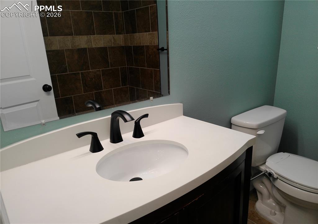 Image 33 of 50: Bathroom