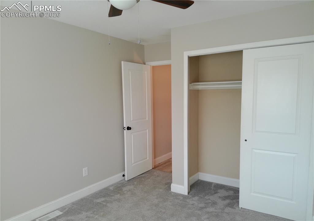 Image 36 of 50: Bedroom