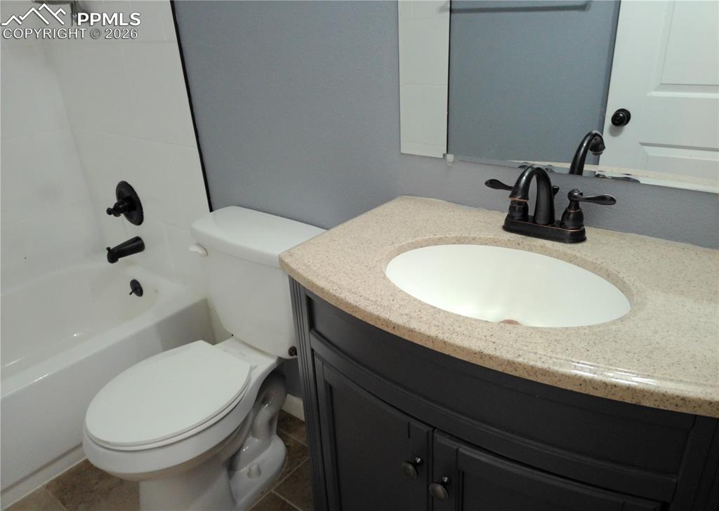 Image 38 of 50: Bathroom