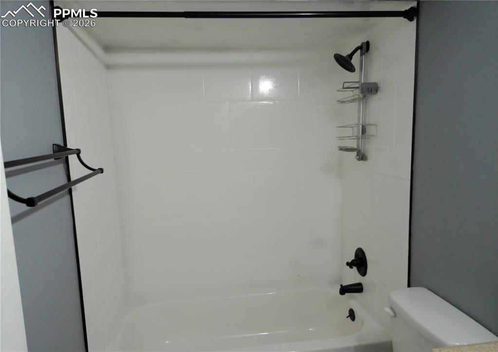 Image 39 of 50: Bathroom