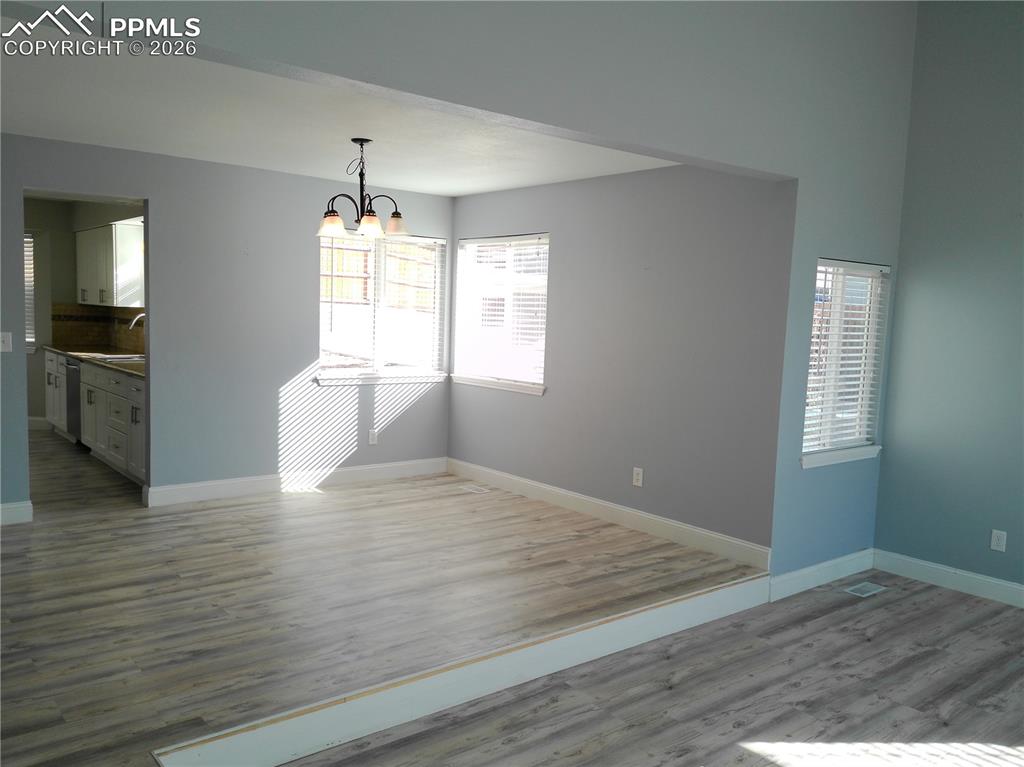 Image 4 of 50: Dining Room