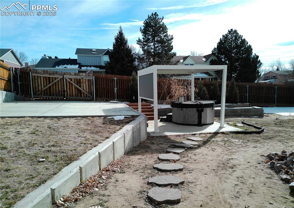 Image 44 of 50: hot tub