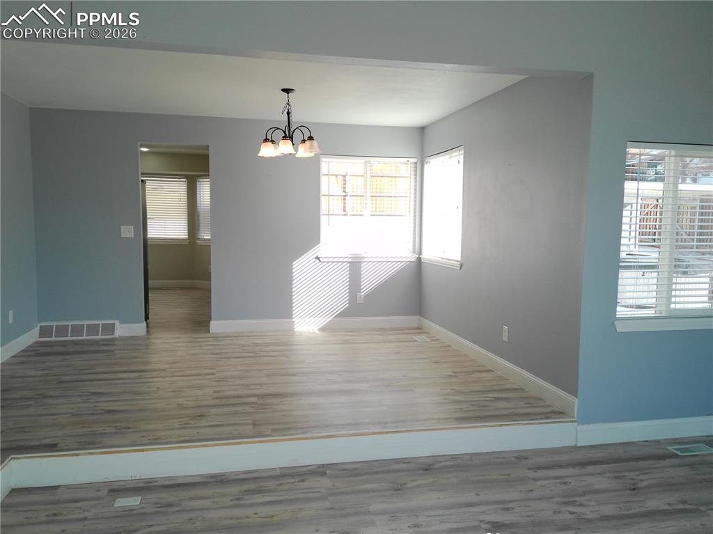 Image 5 of 50: Dining Room