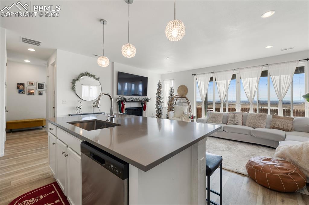 Image 13 of 38: Kitchen