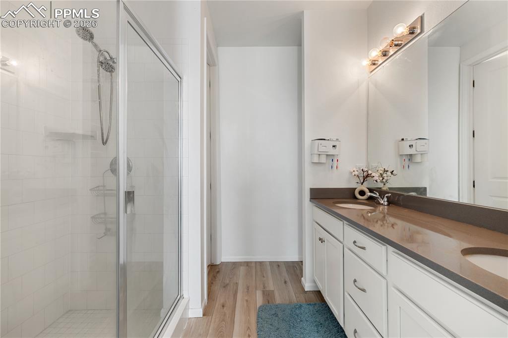 Image 19 of 38: Master