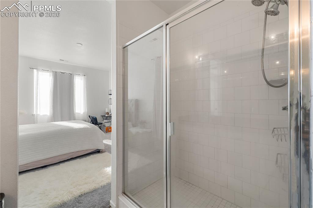 Image 20 of 38: Bathroom