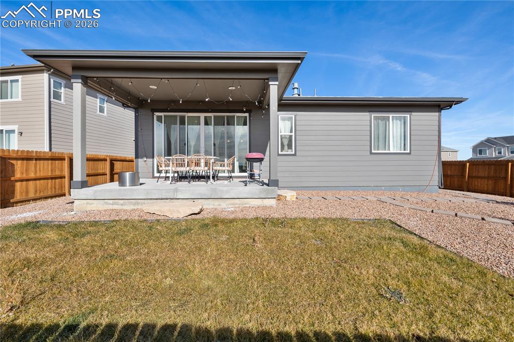 Image 34 of 38: Back of Structure