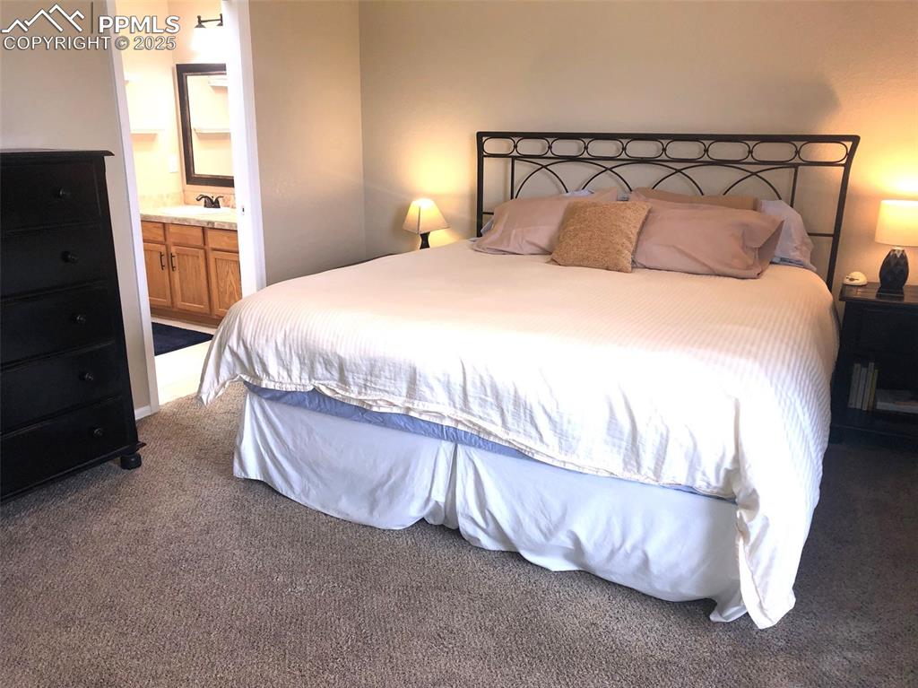 Image 15 of 26: Bedroom