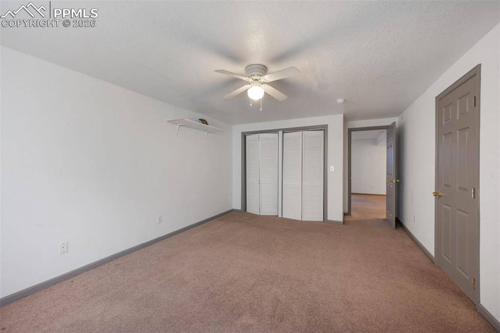 Image 36 of 50: Bedroom