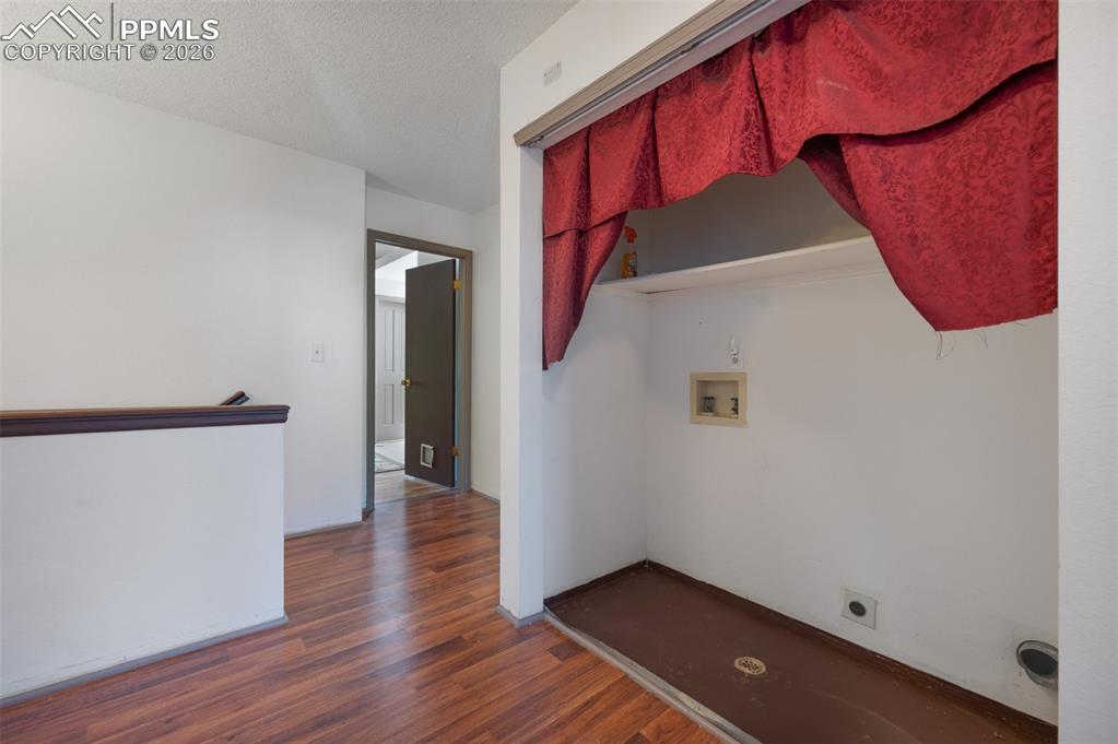 Image 44 of 50: Laundry