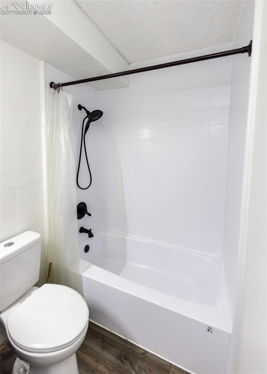 Image 24 of 35: Bathroom