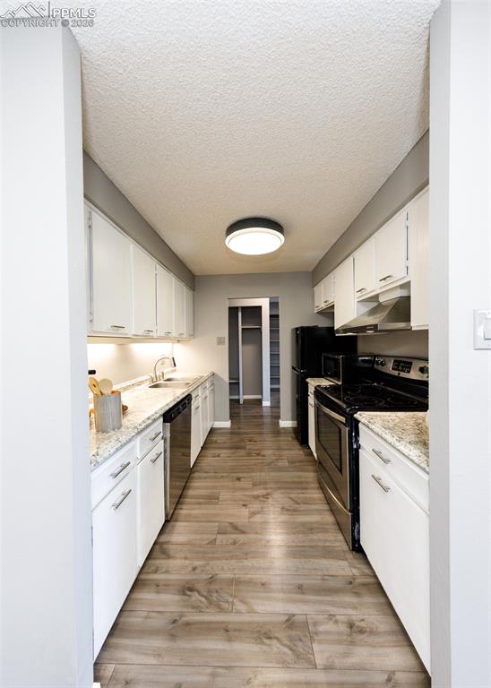 Image 3 of 35: Kitchen