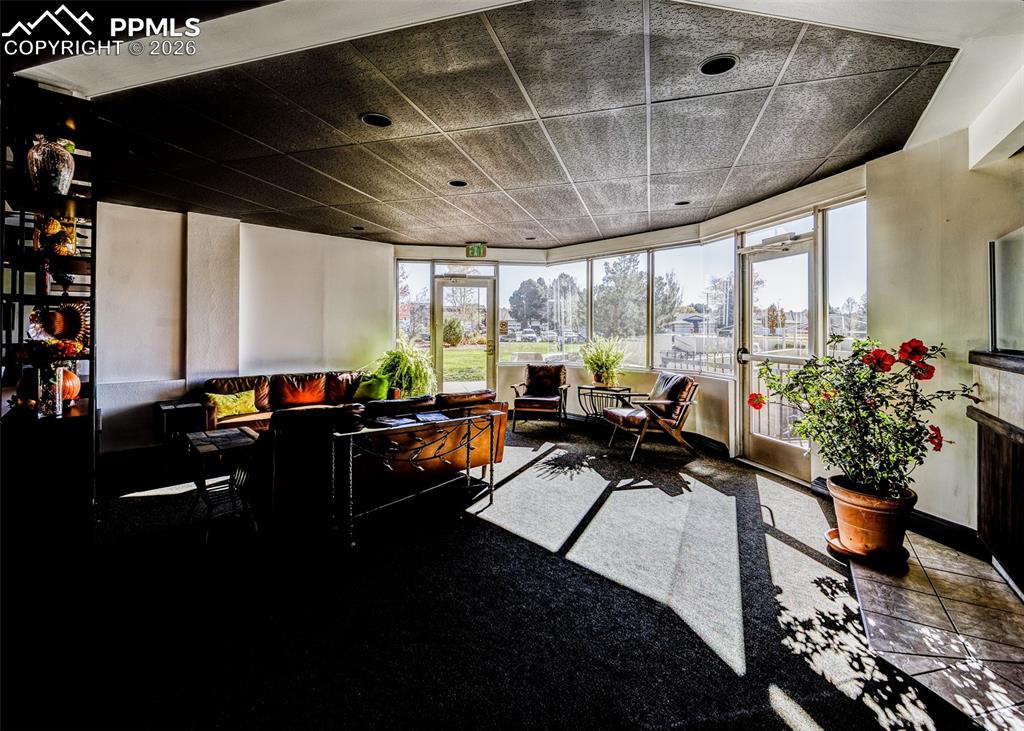 Image 33 of 35: Sun Room