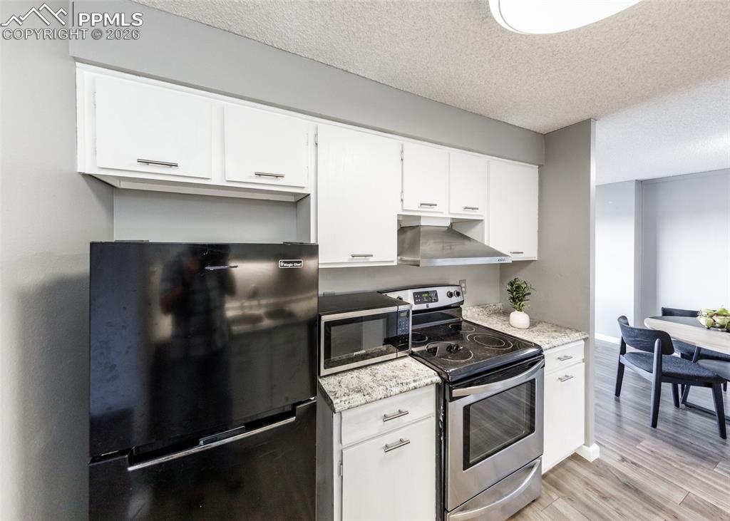 Image 4 of 35: Kitchen