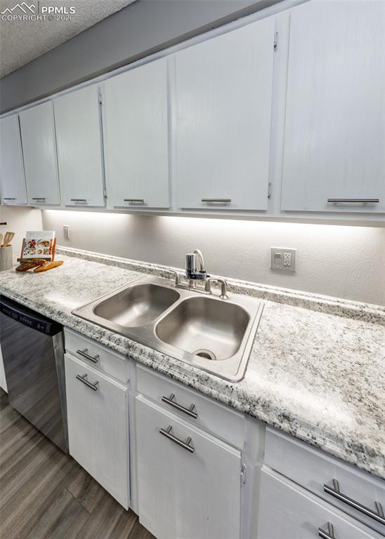 Image 6 of 35: Kitchen