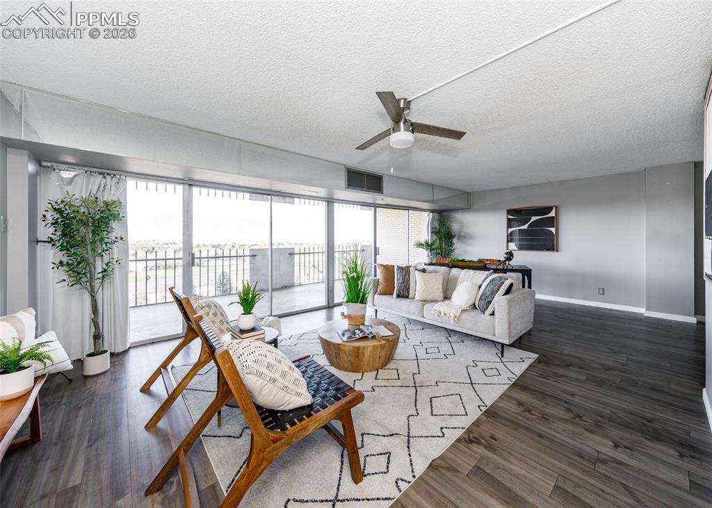 Image 7 of 35: Living Room