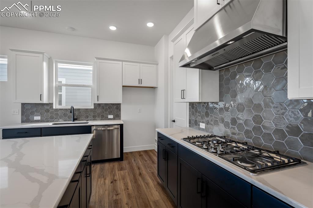 Image 11 of 44: Kitchen