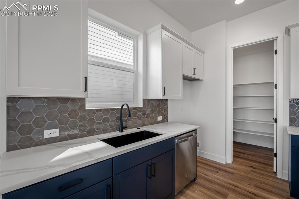 Image 12 of 44: Kitchen