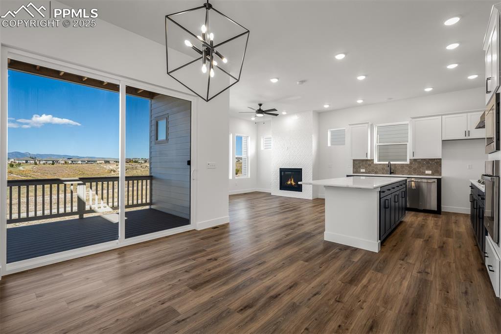 Image 15 of 44: Dining Area