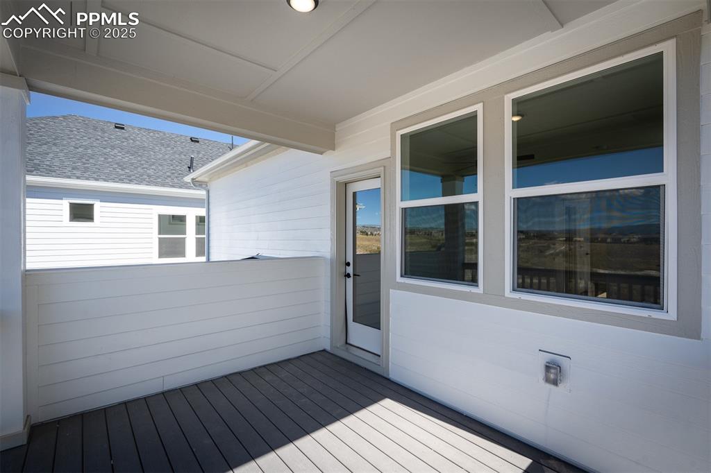 Image 23 of 44: Deck