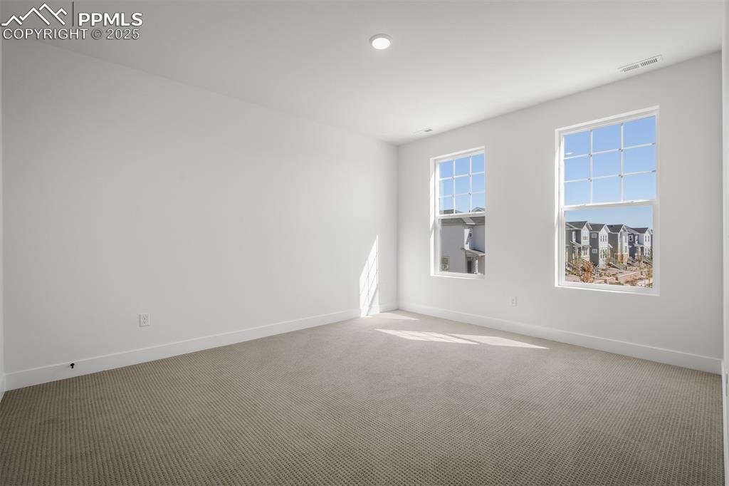 Image 27 of 44: Bedroom