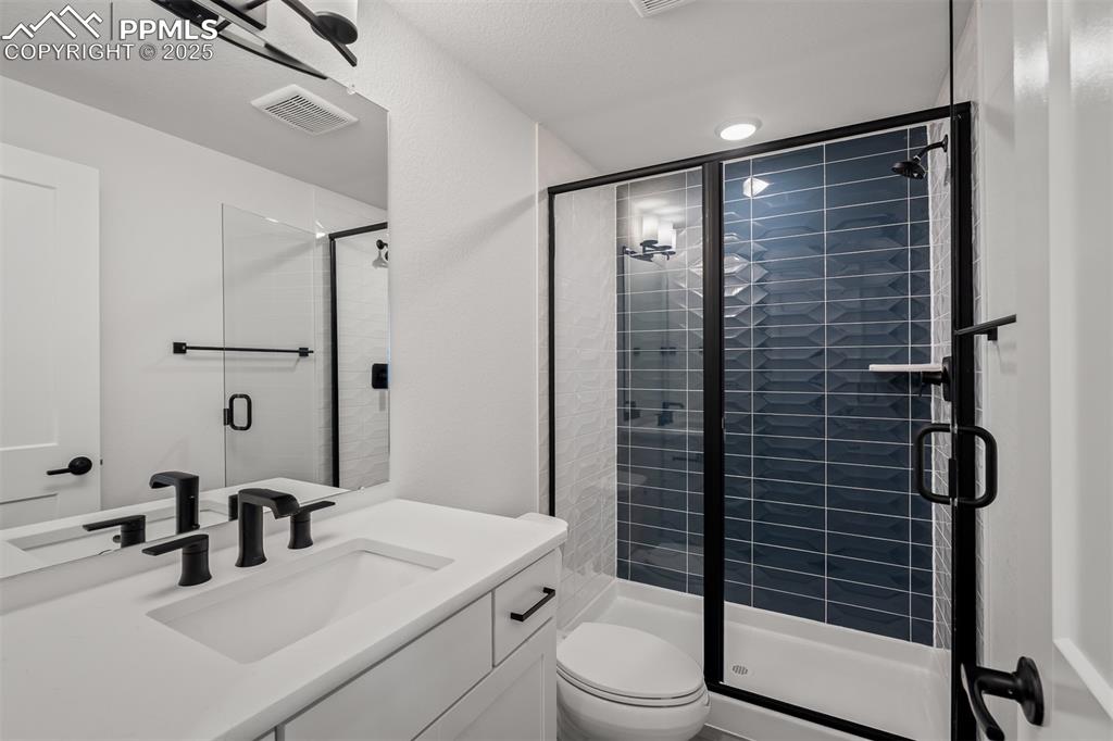 Image 36 of 44: Bathroom