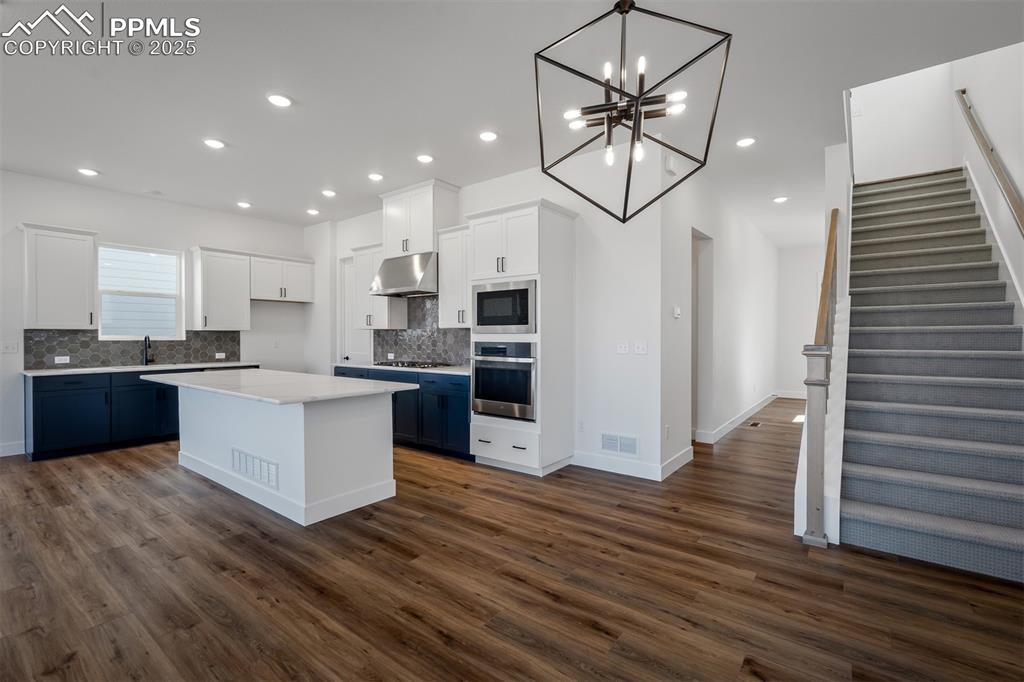 Image 7 of 44: Kitchen