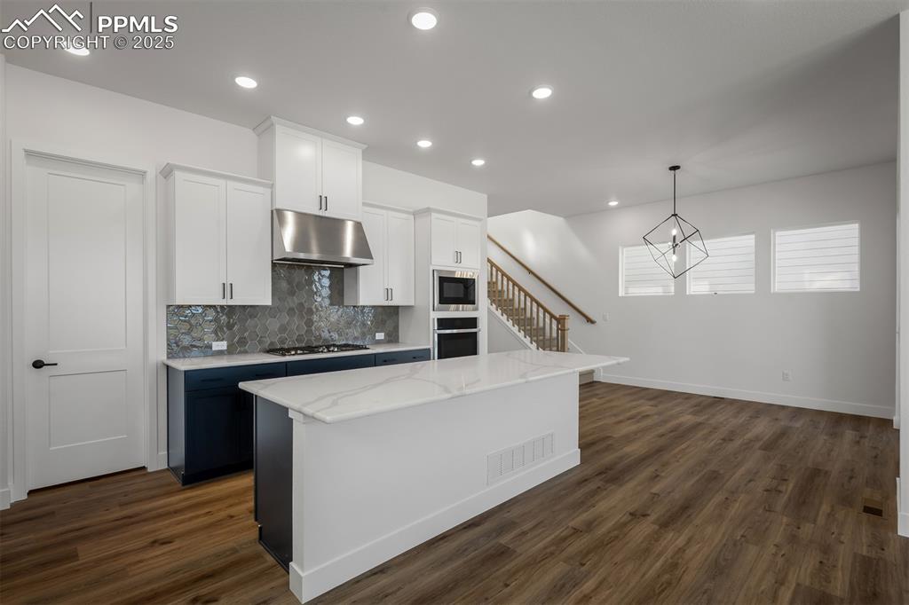 Image 8 of 44: Kitchen