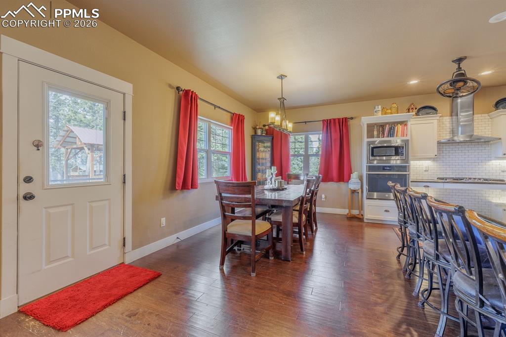 Image 12 of 49: plenty of dining area