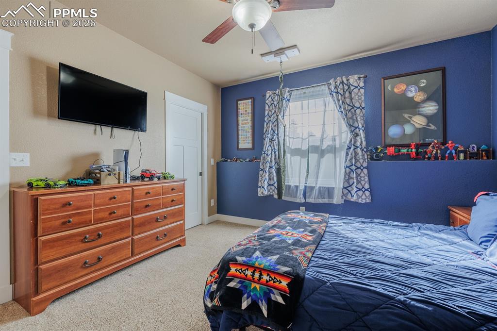 Image 32 of 49: Bedroom